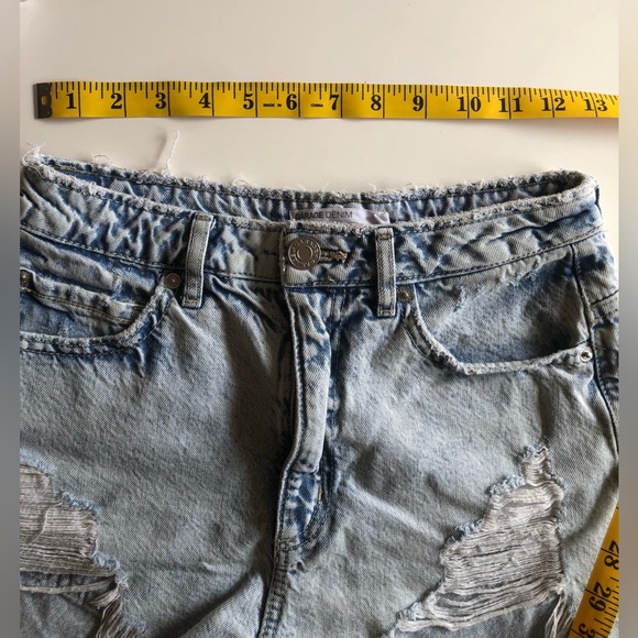 Garage Denim Light Wash Ripped Denim Shorts - Size 1 (26) - Picture 6 of 8